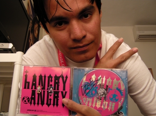04-Con el CD autografiado por Hangry
